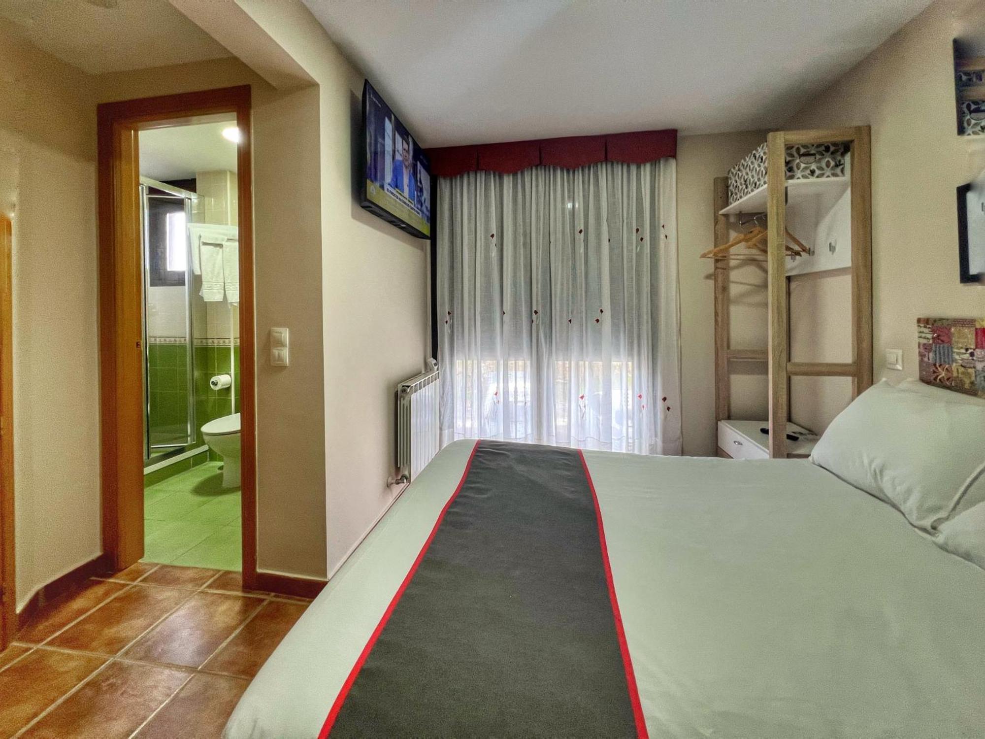 Hostal La Colmena Vicolozano Bagian luar foto
