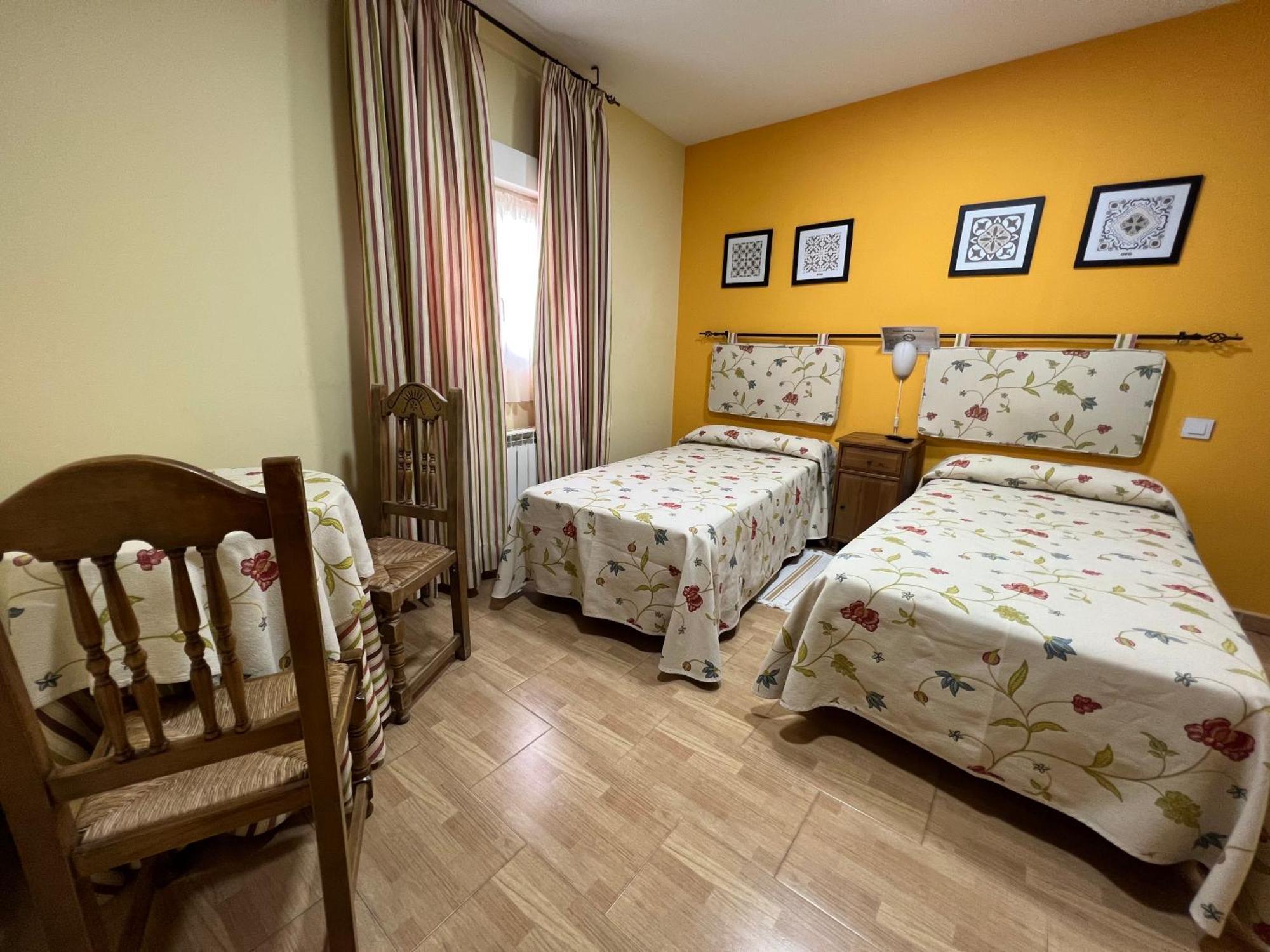 Hostal La Colmena Vicolozano Bagian luar foto