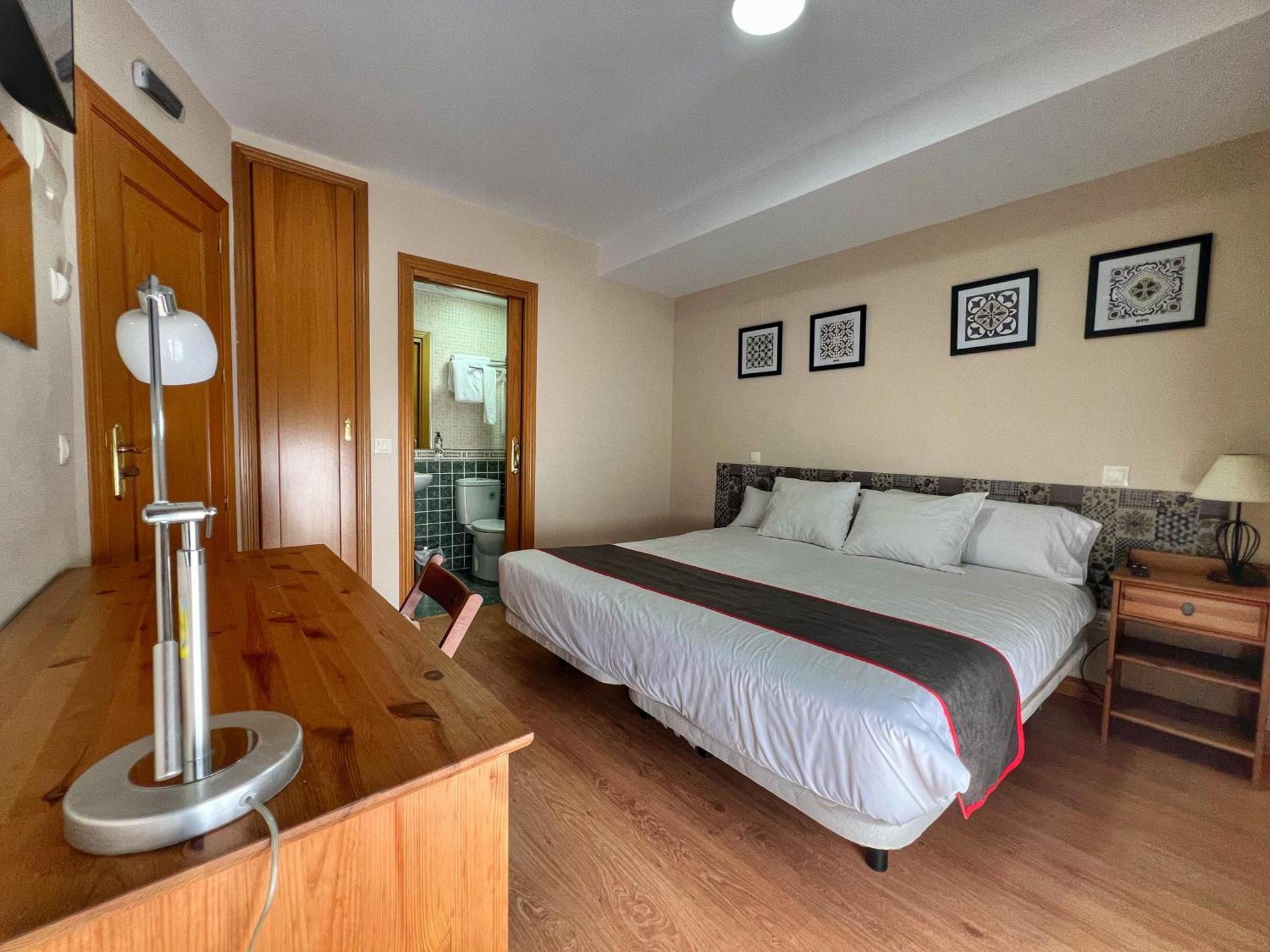 Hostal La Colmena Vicolozano Bagian luar foto