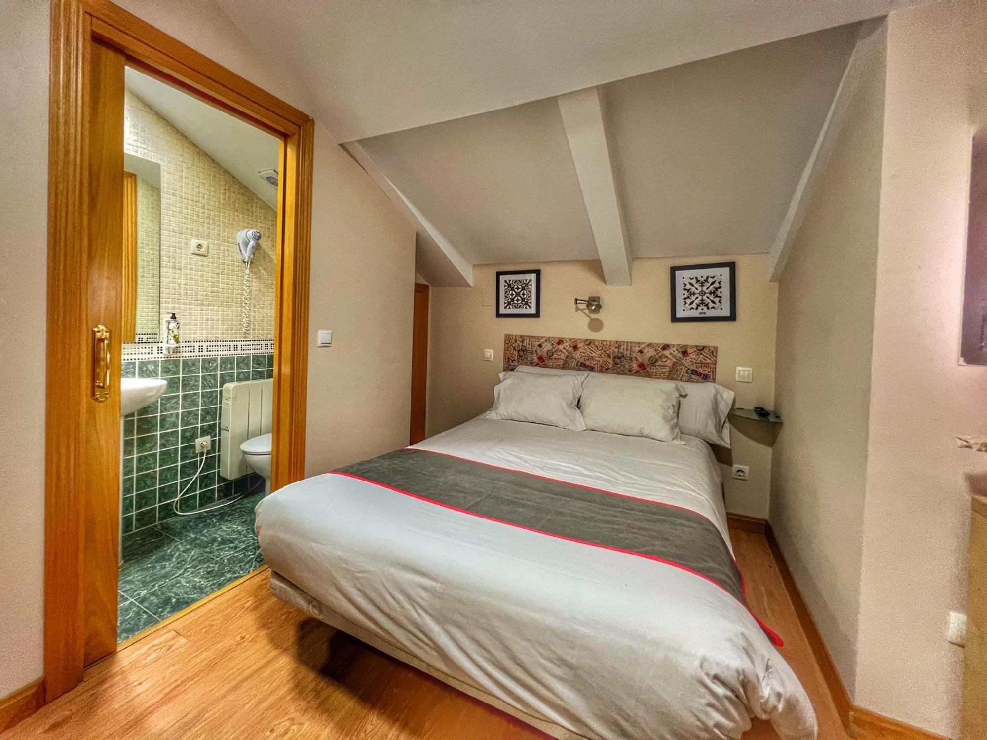 Hostal La Colmena Vicolozano Bagian luar foto